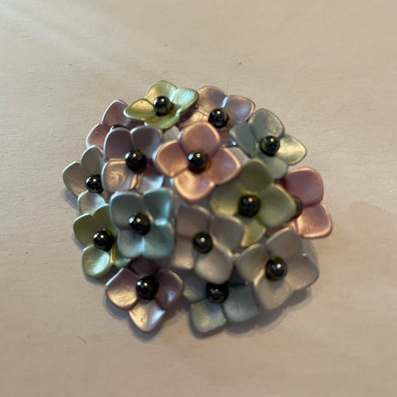 Spring flower bunch pin - Picture 3 of 4